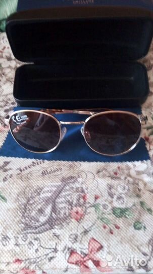 Солнцезащитные очки в металлической оправе