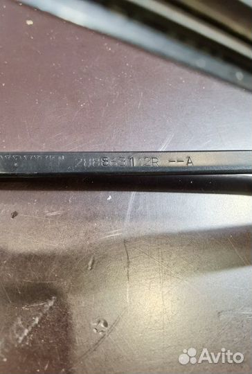 Поводок дворника передний правый Renault Duster 2