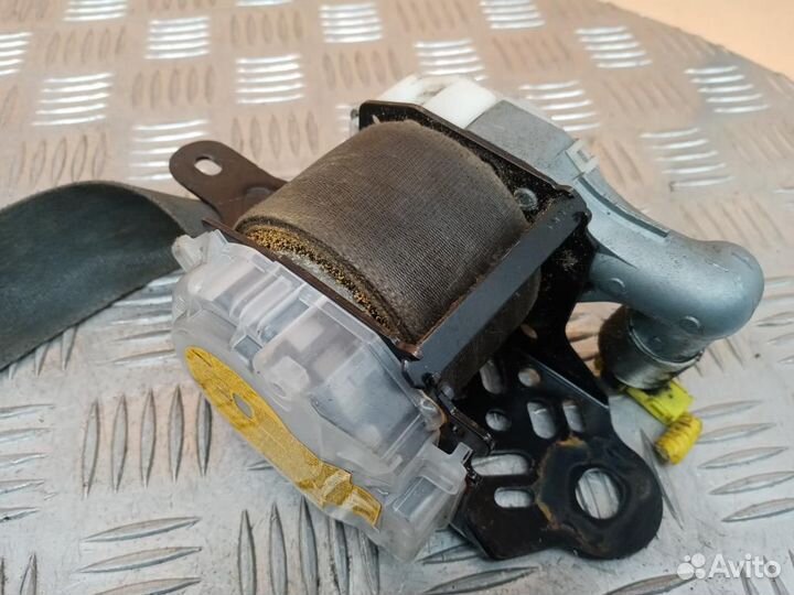 Ремень безопасности с пиропатроном Toyota Camry