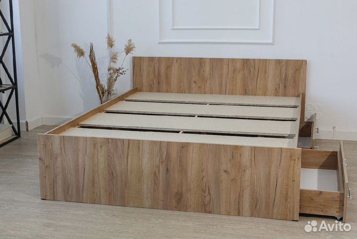 Кровать с выдвижными ящиками