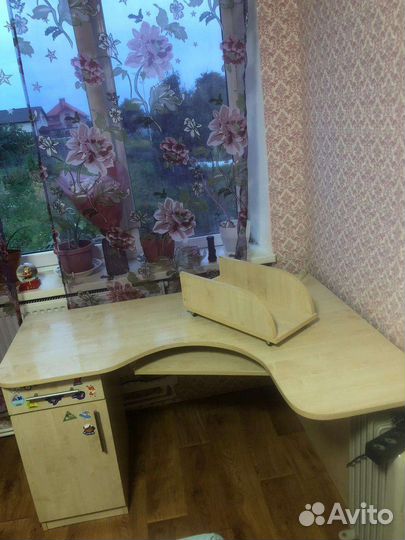 Компьютерный стол и угловой