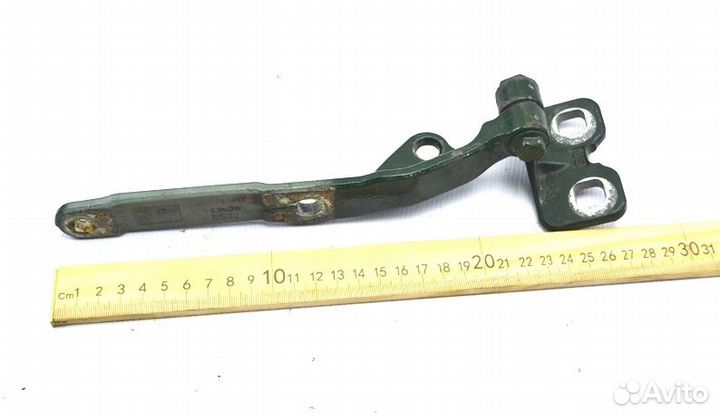 Петля верхней решетки радиатора, правая volvo FH (01.12)