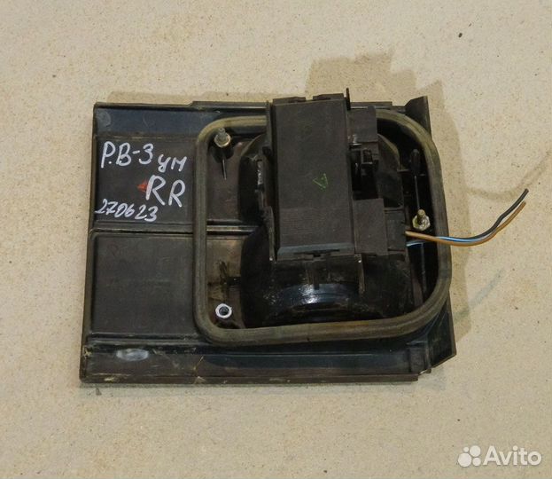 Фонарь багажника правый VW Passat B3 универсал