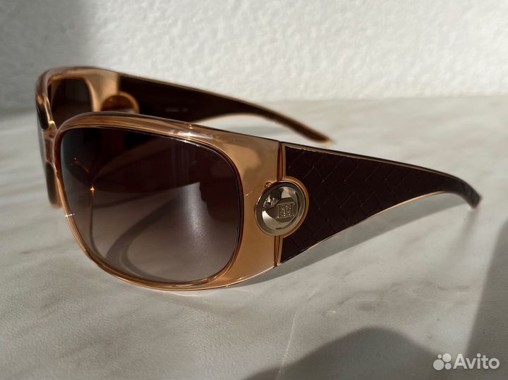 Солнцезащитные очки escada