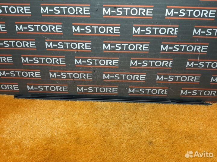 Молдинг стекла внешний передний левый