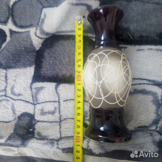 Крышки от кастрюль,ваза