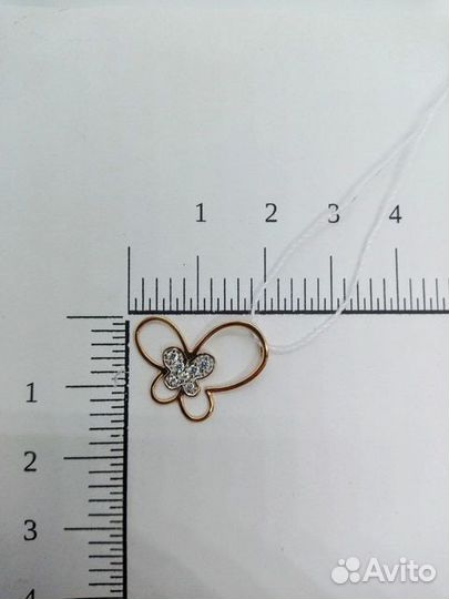 Золотая подвеска с камнем