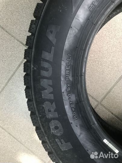 Pirelli Formula Ice 215/65 R16 98T