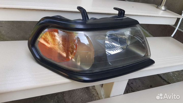 Фара правая Mitsubishi pajero sport