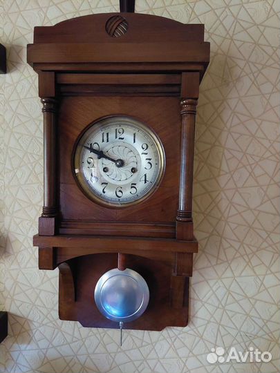 Старинные настенные антикварные часы с боем