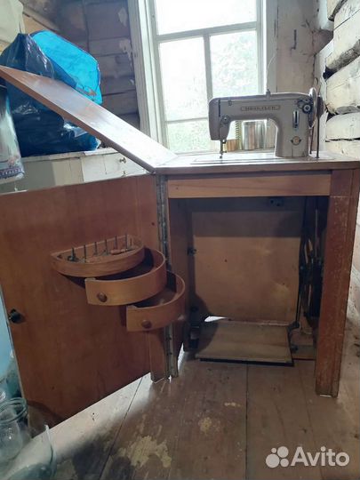 Машина швейная 