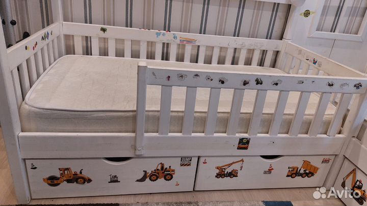 Детская угловая двухместная кровать домик