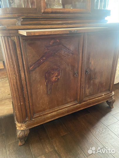 Старинный сервант