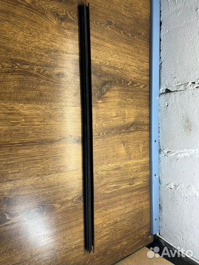 Уплотнитель стекла двери передний правый Skoda