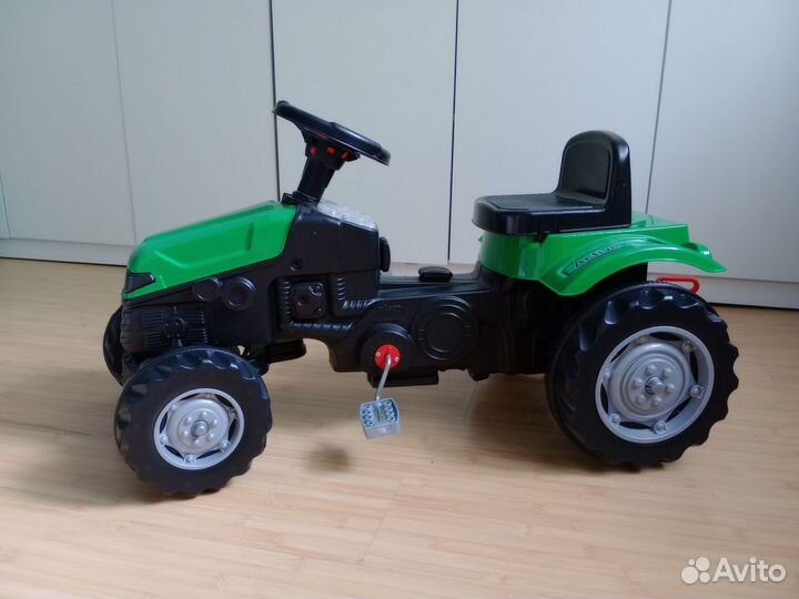 Детский трактор с педалями Pilsan