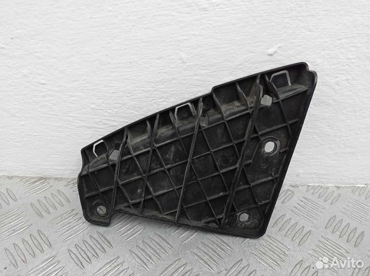 Б/У Крепление фары правой 47865757, maserati