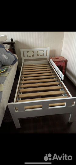 Детская кровать с бортиком и матрасом