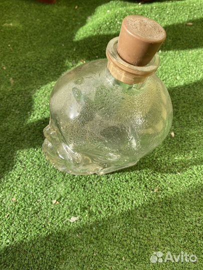 Бутылка - череп стеклянная