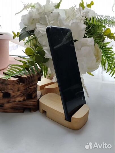 Подставка для телефона из дерева