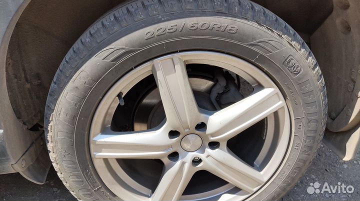 Goodyear EfficientGrip SUV 225/60 R18 100H