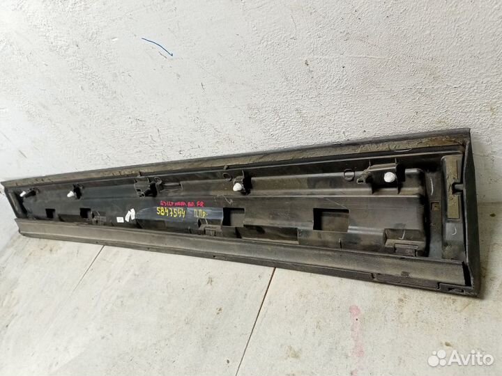 Накладка двери передней правой