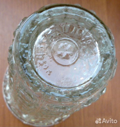 Стеклянная ваза с клеймом