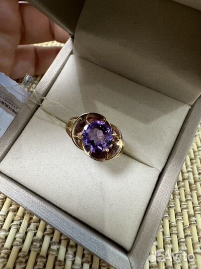 Золотое кольцо с аметистом