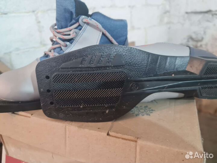 Лыжи беговые с ботинками размер 35