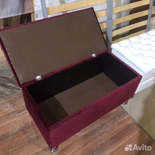 Банкетка. пуфик