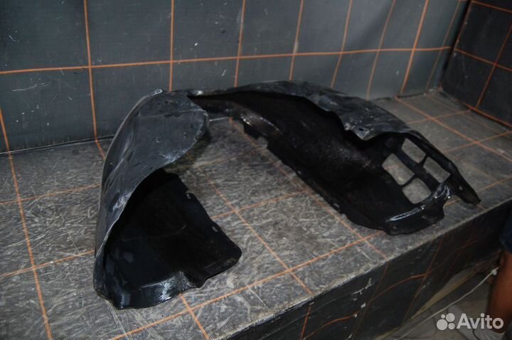 Локер (подкрылок) передний - Toyota Highlander3