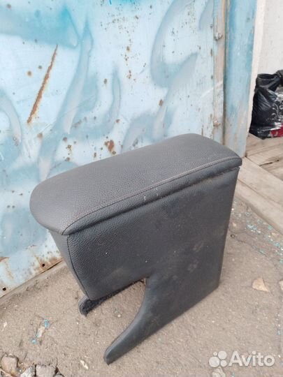 Подлокотник на Тойота платц