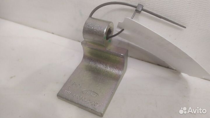 Петля двери передняя правая Лада Калина 1