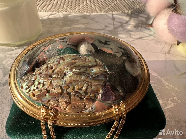 Необычная брошь с цепочками галиотис позолота