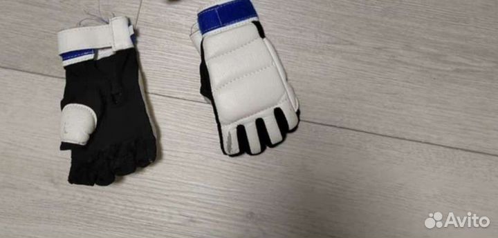 Перчатки для единоборств