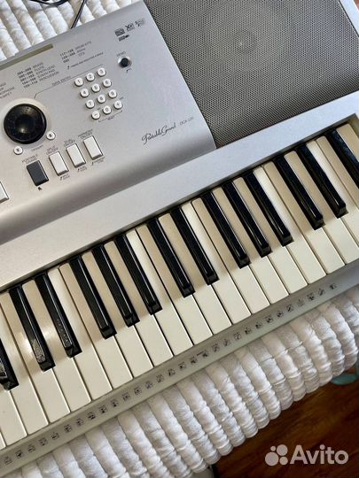 Синтезатор Yamaha Portable Grand DGX-220