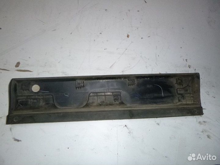 Накладка задней правой двери honda CR-V 2007