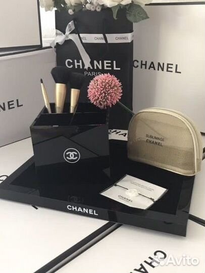 Органайзер Chanel для храниения кистей и косметики