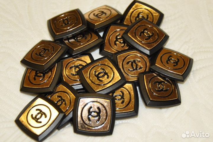 Пуговица черная квадратная 