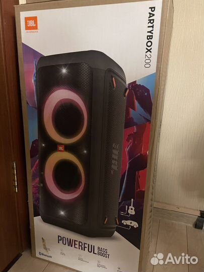 Новая беспроводная колонка JBL Partybox 200