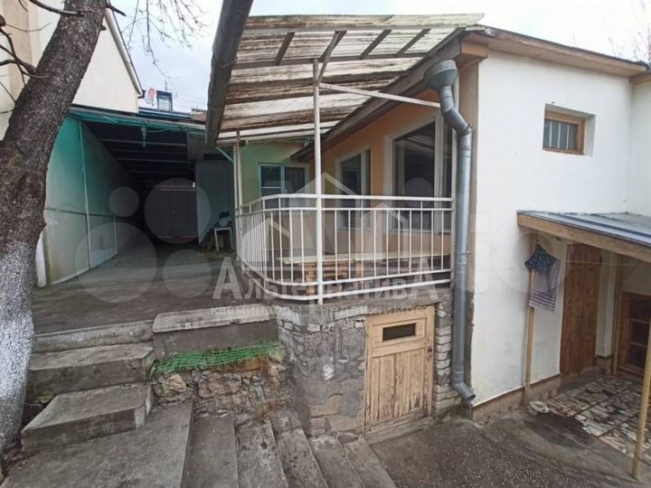 Дом 230 м² на участке 2,6 сот.