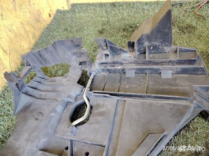 Кронштейн фары передний Volkswagen Touareg BAC