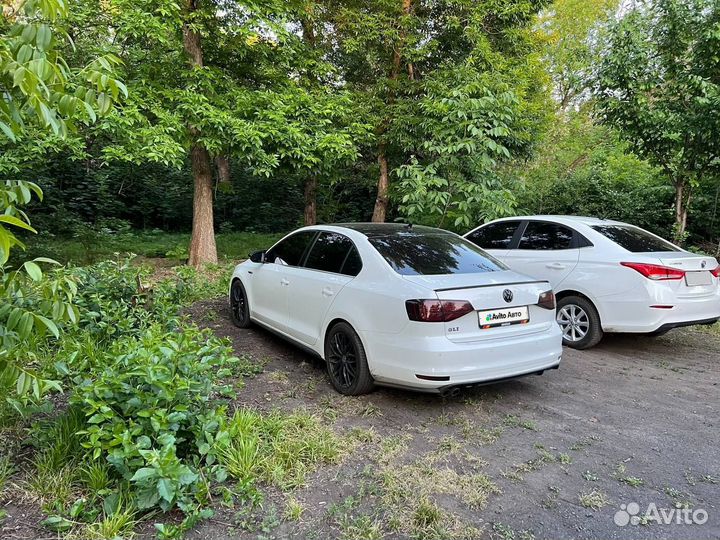 Volkswagen Jetta 2.0 AMT, 2015, битый, 149 000 км