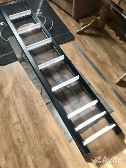 Полочки для винила на стену