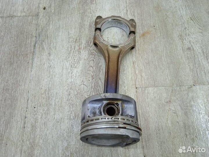 Поршень с шатуном Volkswagen Passat B5 2.3 1999