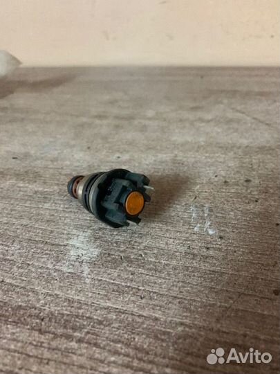 Форсунка топливная Passat 2.0 2E 073906031