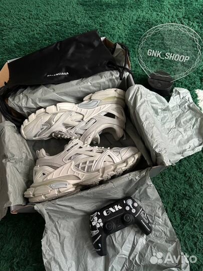 Balenciaga track