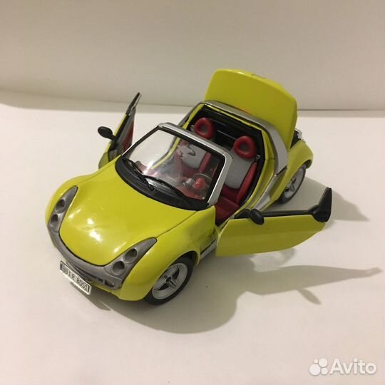 Модель Smart Roadster 1:24 Bburago