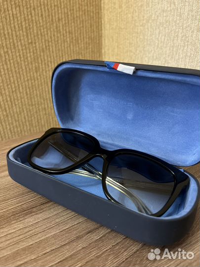 Солнцезащитные очки tommy hilfiger