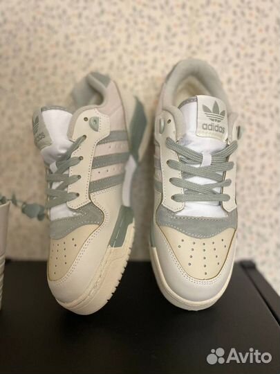 Кроссовки adidas forum low 84 с мехом