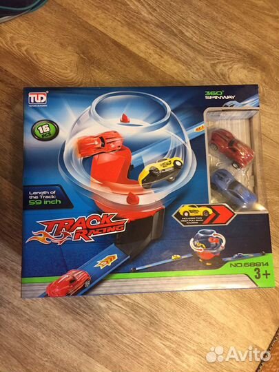 Трек с двумя машинками